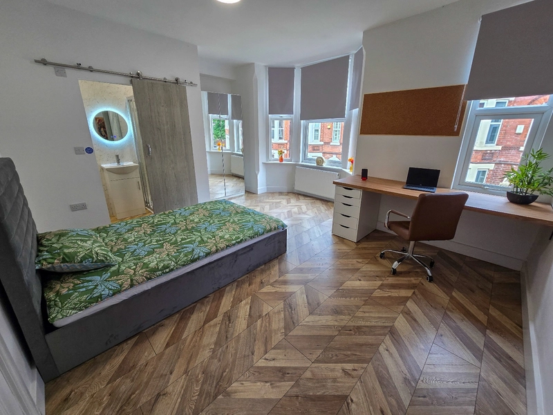Sherwin Grove NG7– Modern 5 Bed Ensuite, Fully Renovated - Thumbnail 6